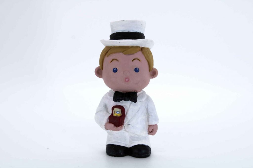 la_stregatta_cake_topper_sposo_maschio_con_anello_bianco_01