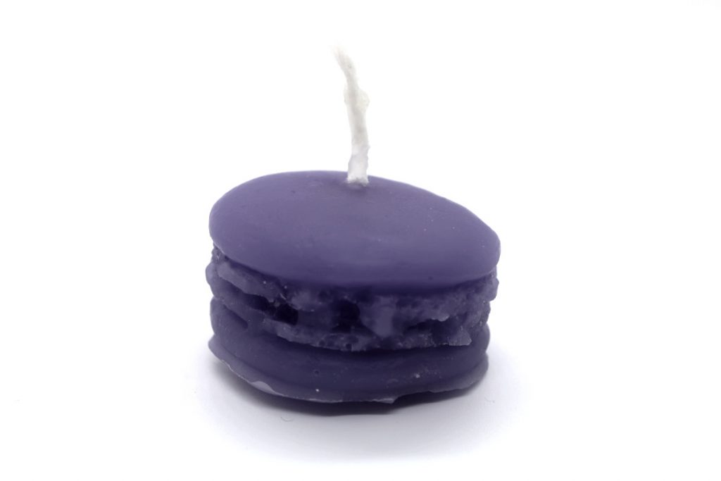 la_stregatta_regali_e_candele_candela_macaron_viola